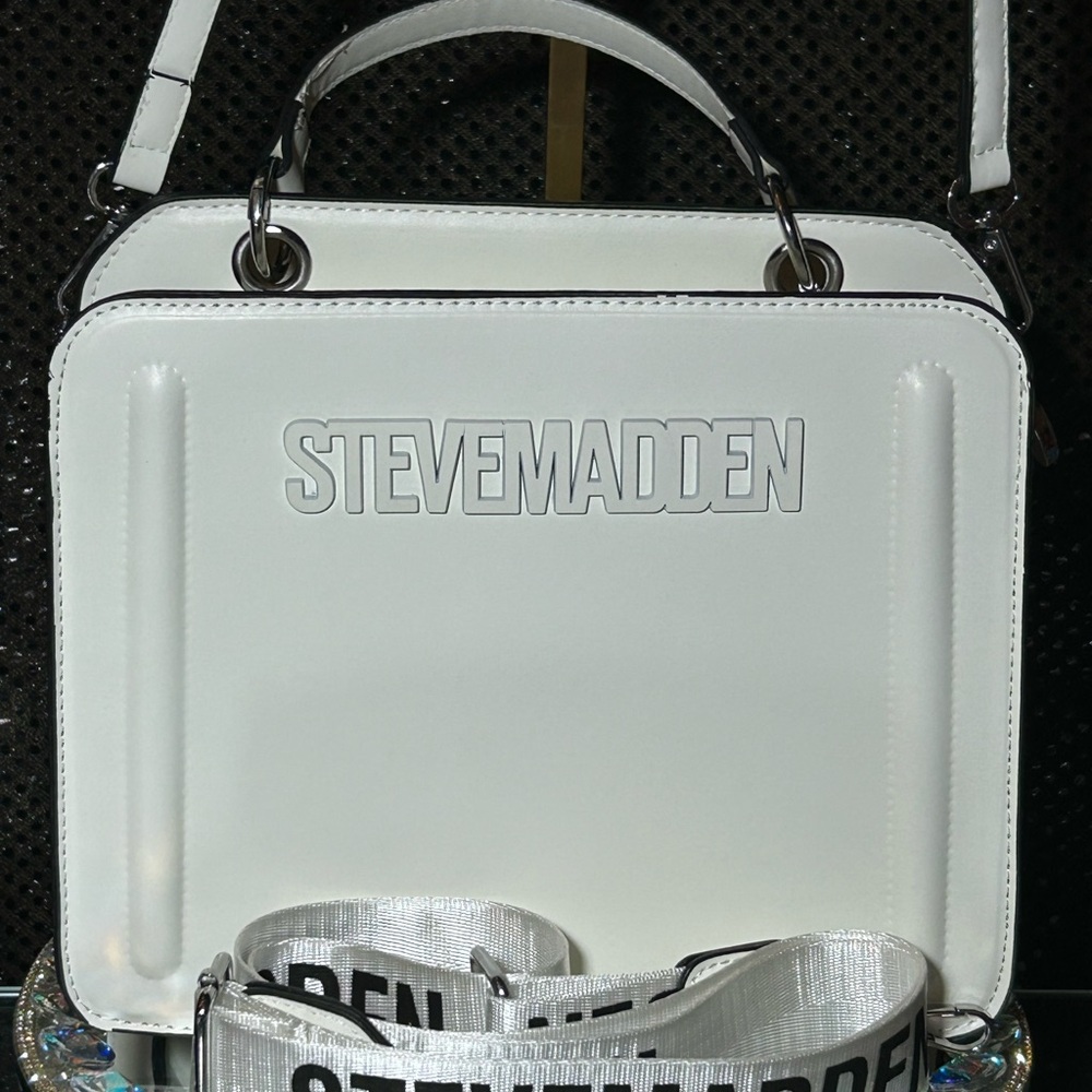 Steve Madden Sleek White Crossbody Bag 9.5” x 7.5” x 4” NWOT
